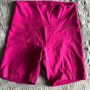 Wunder train high rise shorts 6”. Ripened raspberry